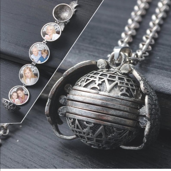 Jewelry - Angel wings expandable photo locket